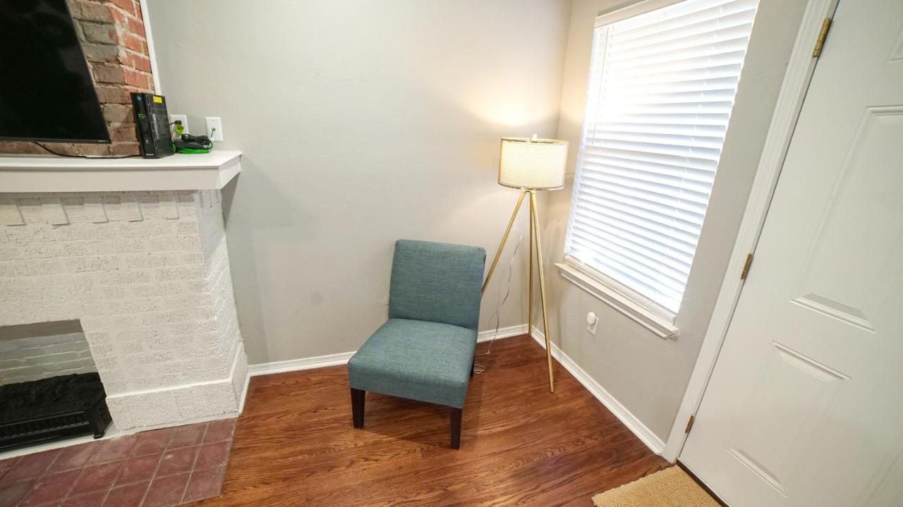 Rock & Roll House, Fiber Internet, Roku Tv, Washer & Dryer, By Dt Chickasha & Leg Lamp! 외부 사진